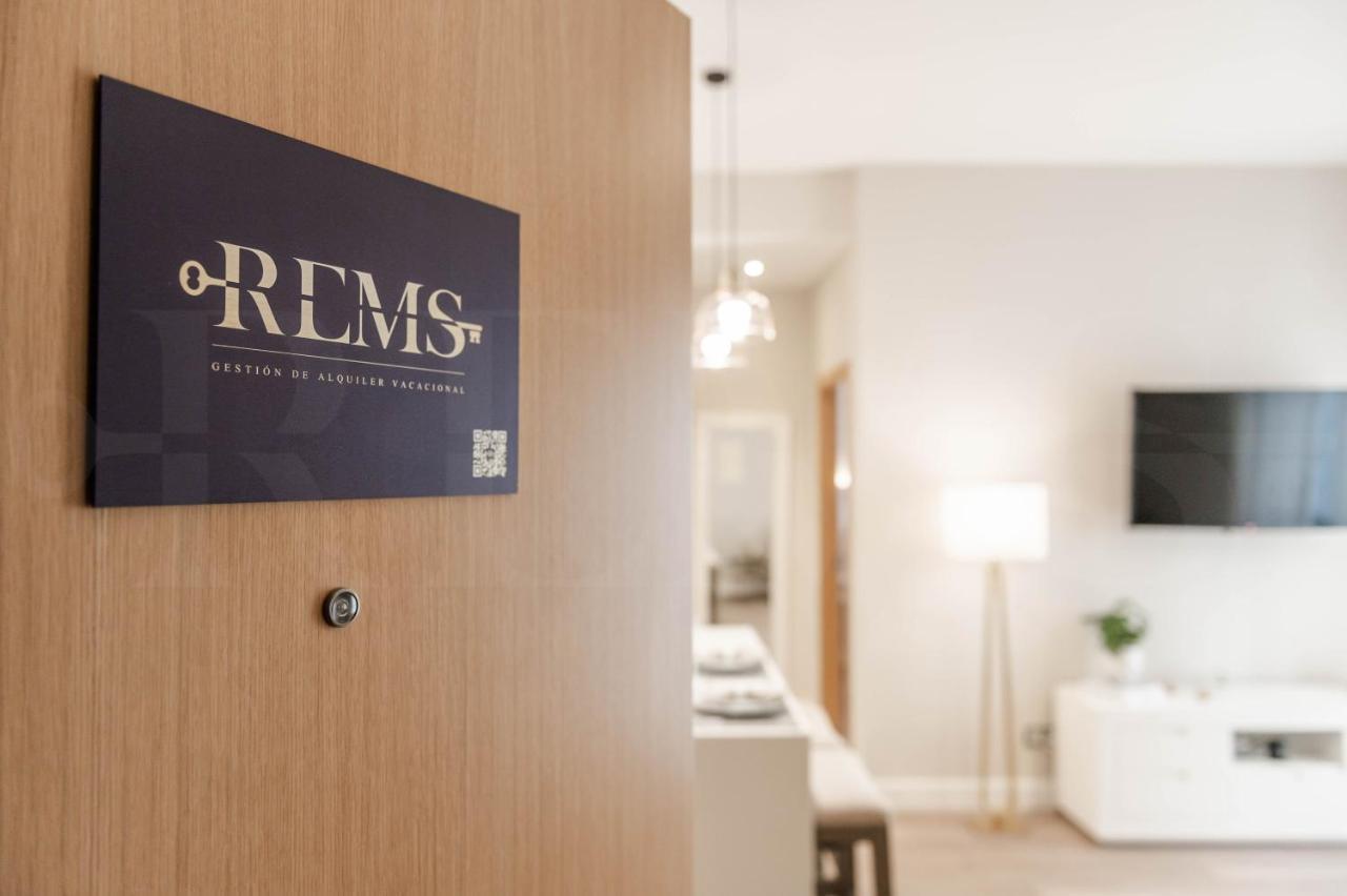 Cozy Apartment With Parking In The Center By Rems Malaga Luaran gambar